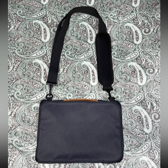 Tomtoc Protective Computer Shoulder Bag - Picture 3 of 10